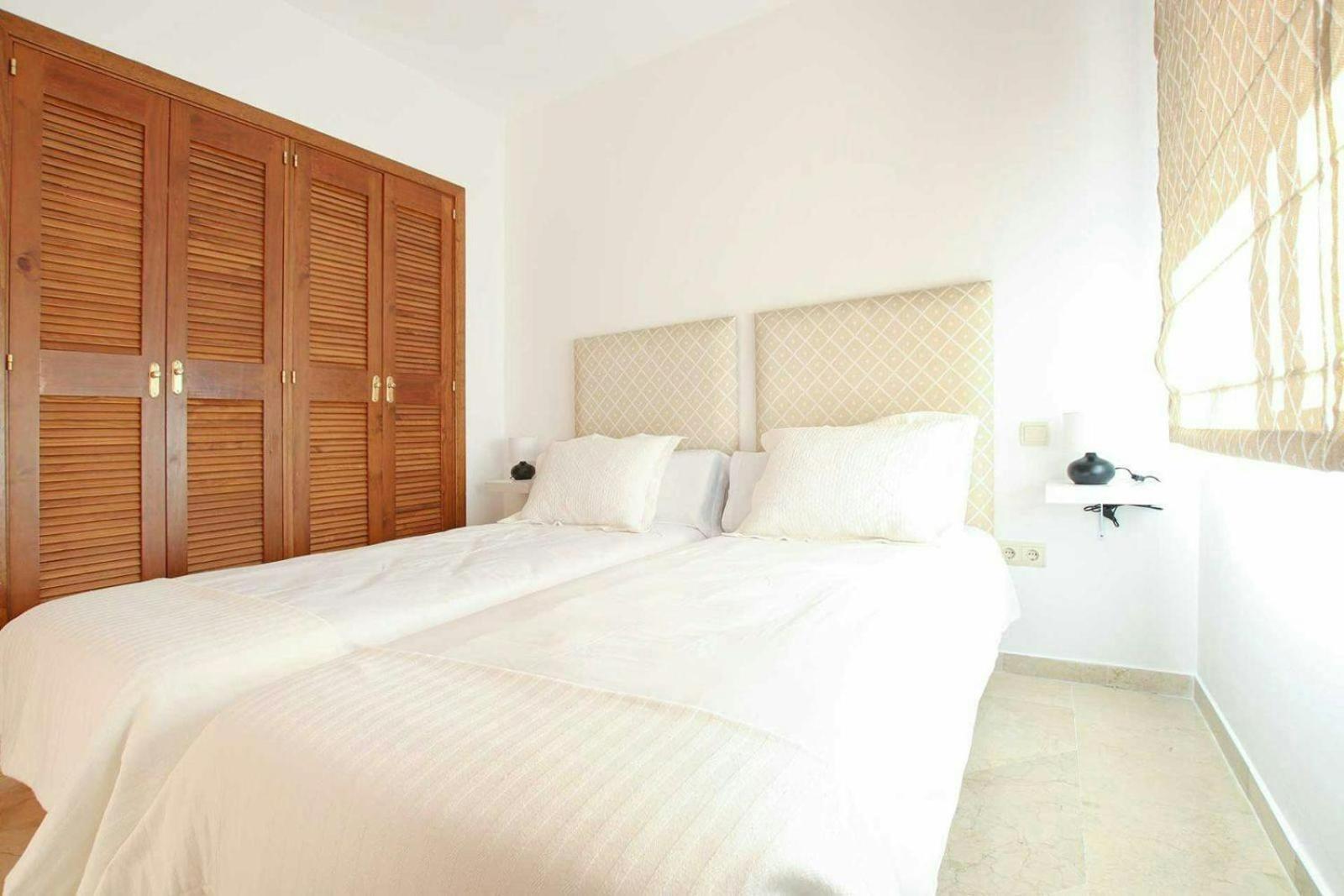 Piso 4 Hab. - Elviria Playa Apartment Marbella Exterior photo