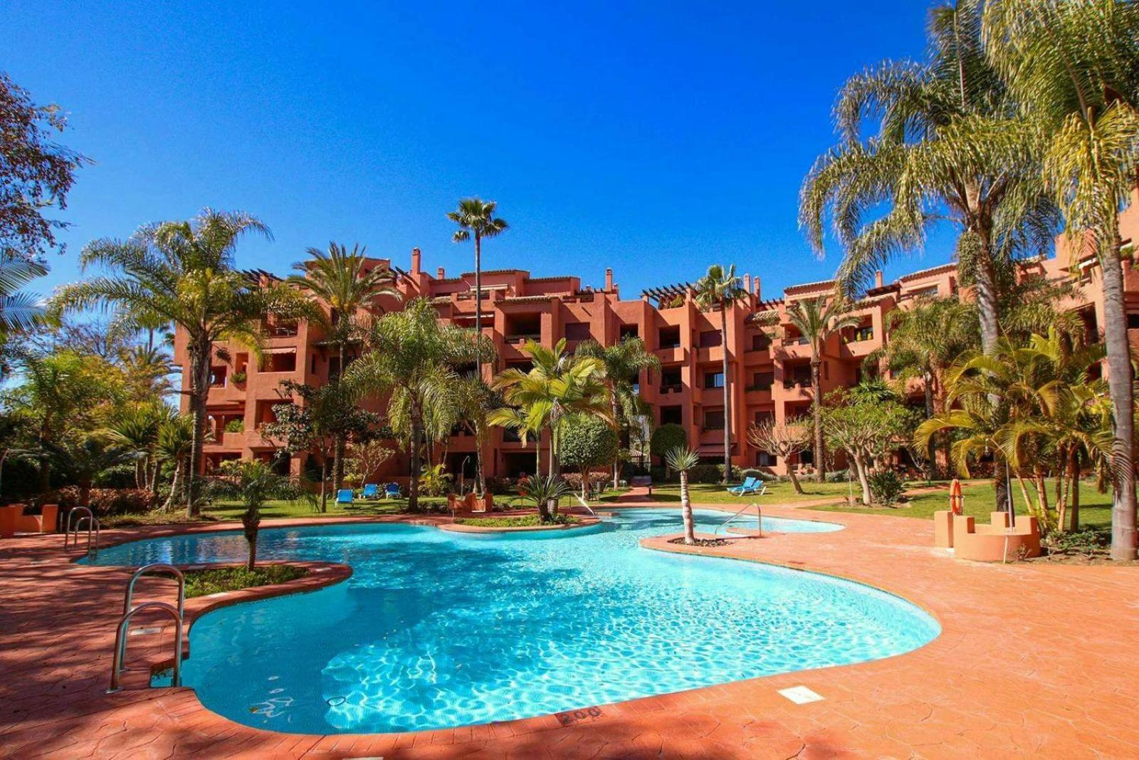 Piso 4 Hab. - Elviria Playa Apartment Marbella Exterior photo